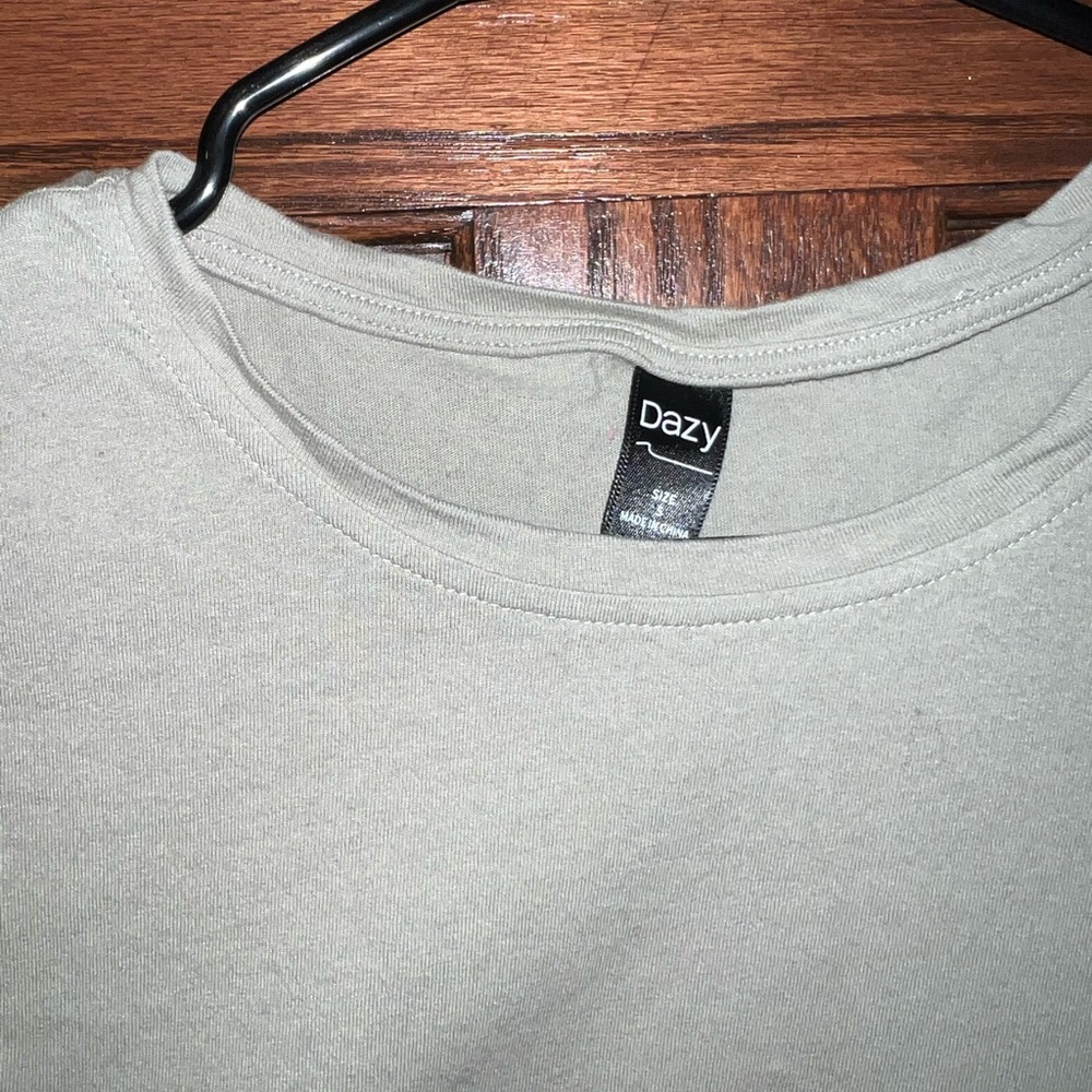 Women’s tee - Picture 2 of 2